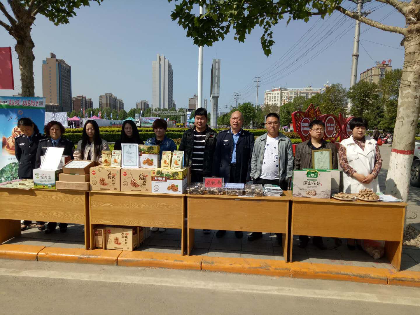 信念集团受邀参加卢氏县农牧局开展的“绿色食品”宣传月活动